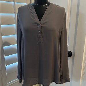 Womens Gray V-Neck Button Front Long Sleeve Top